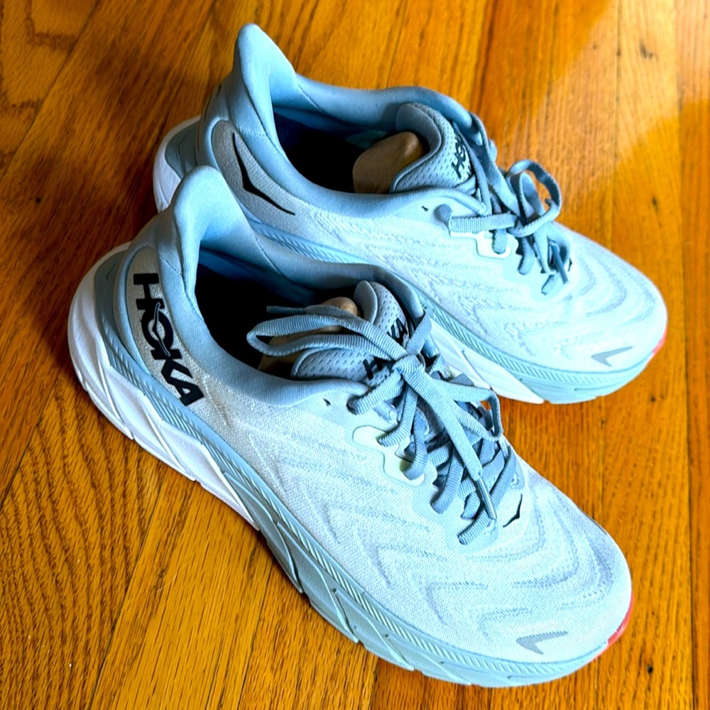 Hoka Arahi 6 Wide Running Shoes